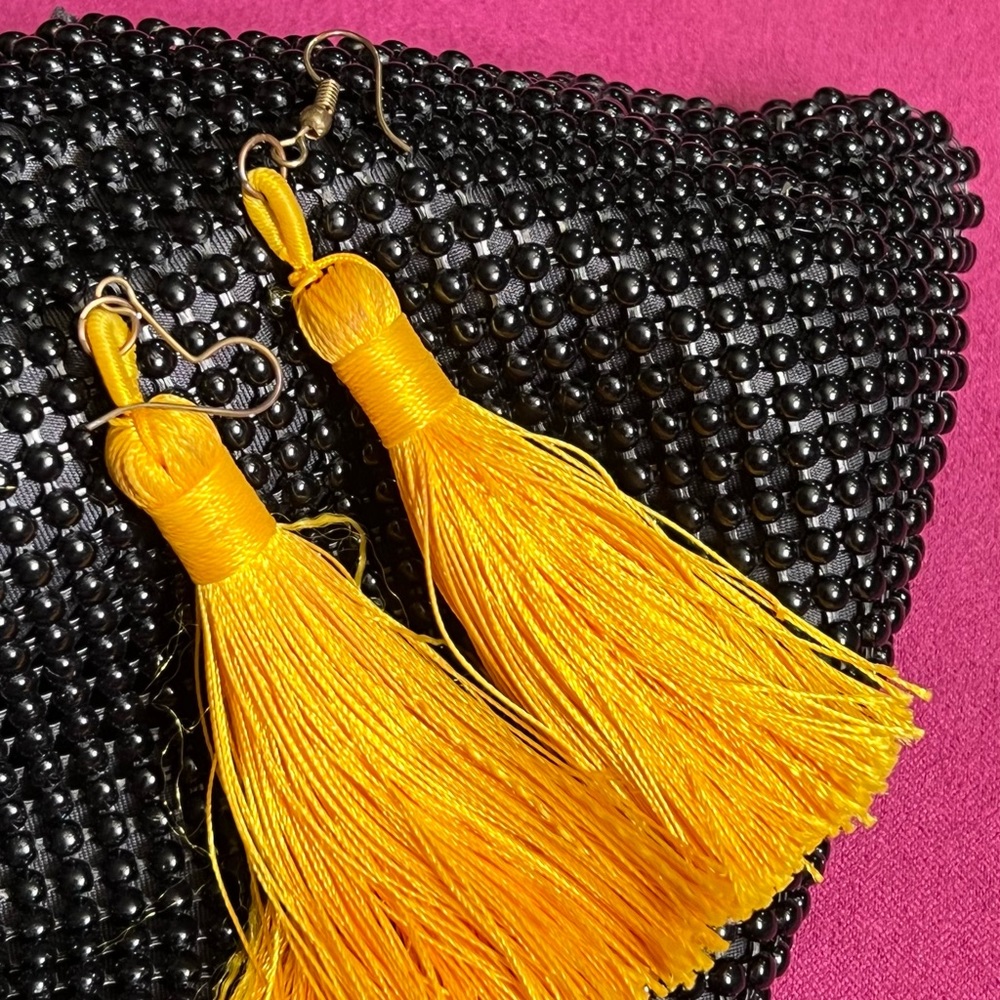 Tussled earrings. Two different colors. Set - Picture 5 of 6